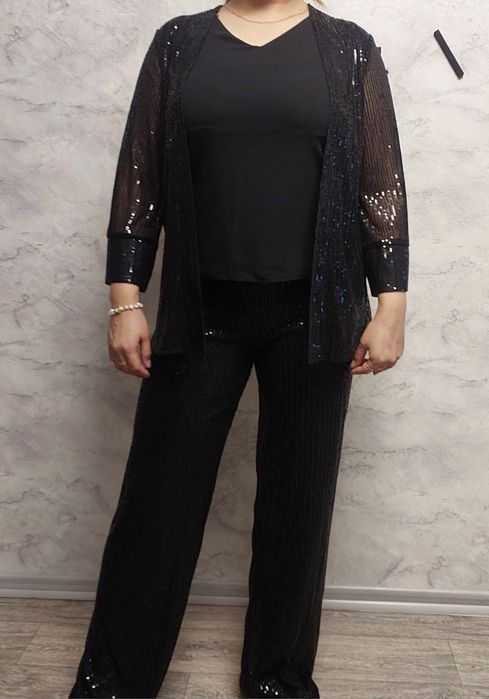 Продам нарядный брючный женский  костюм