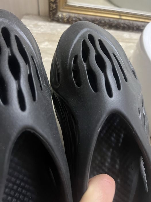 Yeezy slides noi