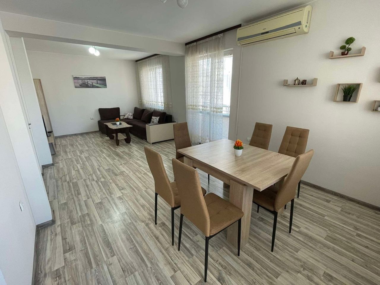 Дава се под наем Тристаен апартамент в Пловдив, Южен - 119 кв.м за 510 € - Снимка #1