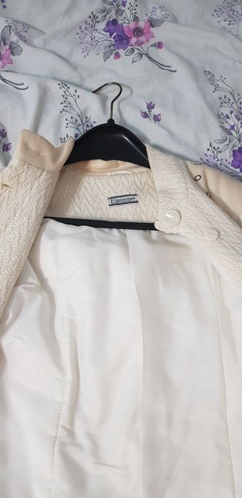 Vand pardesiu dama made in romania nr 42 din lana