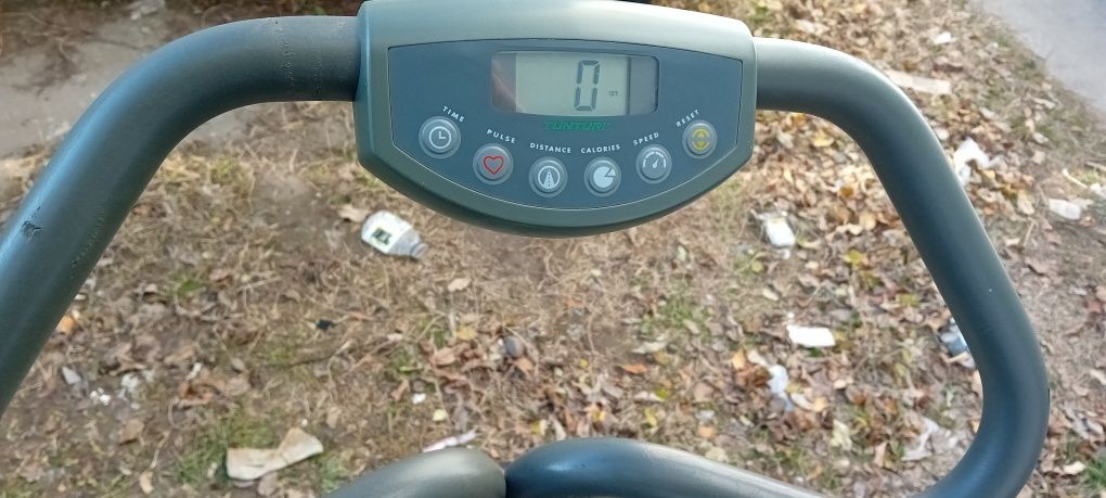 Vând bicicleta de slabit electronica