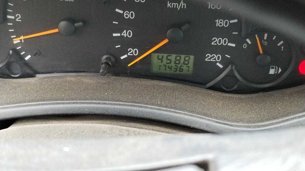 Ford Focus 1.6 Benzină – 2001 – 800€ negociabil