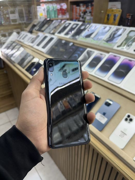 Samsung a20 pamit 32 ekran almashgan xolati zor