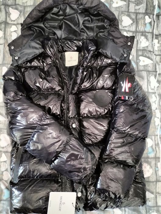 Geaca Moncler lucioasă