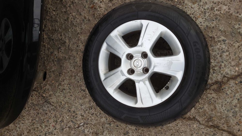 Jante opel Vectra b si anvelope vara calitate.