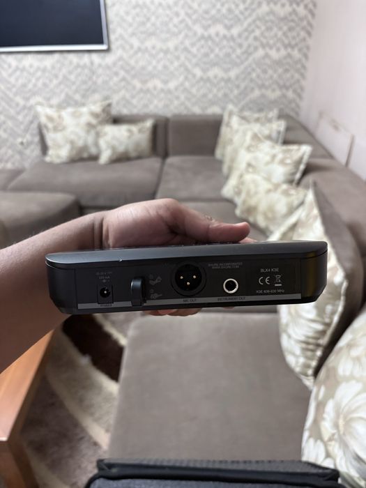 Безжичен микрофон с щипка SHURE BLX4