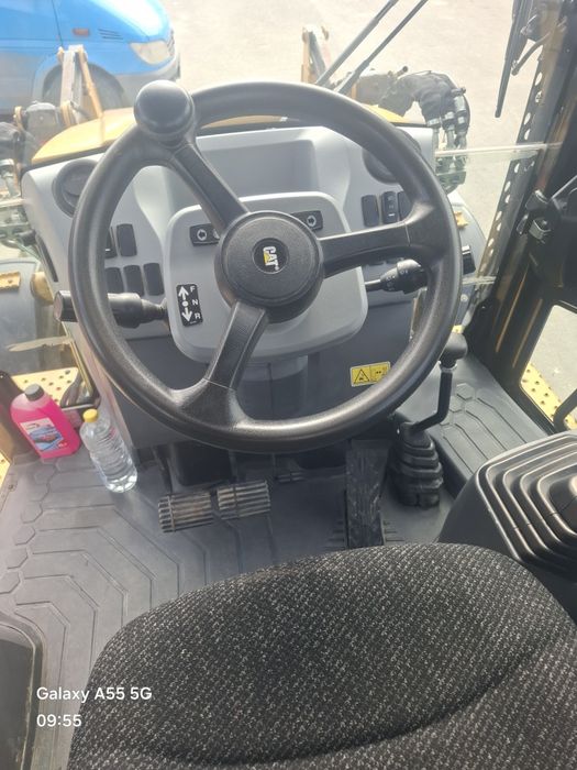 Buldoexcavator caterpillar