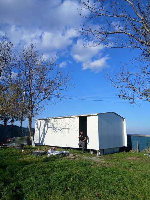 Vând containere garaje