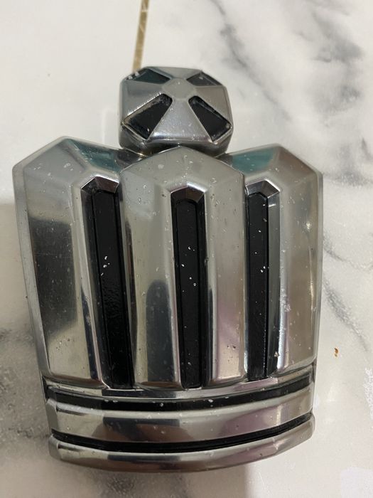 Продам значок тойота