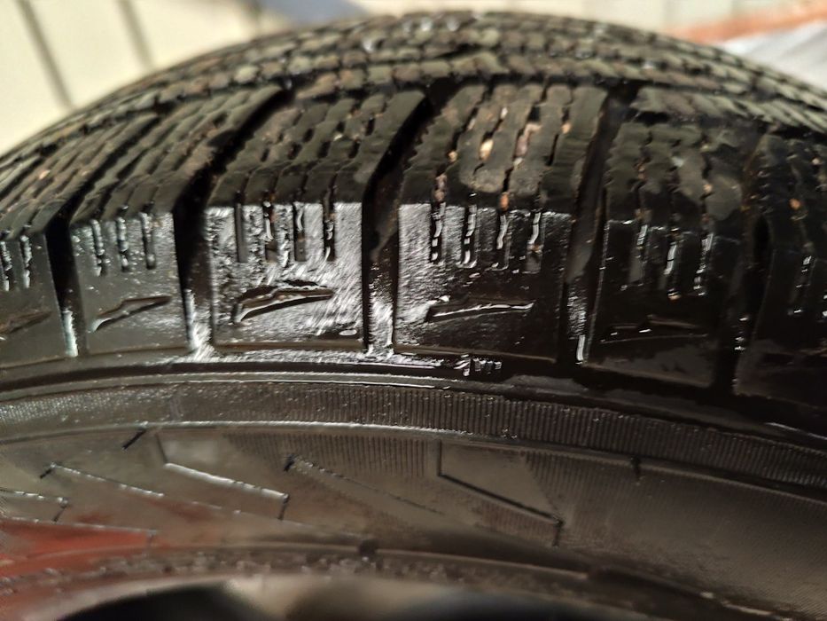 Продам шины зимние /адрес.///////// кызылтул-1 момышұлы