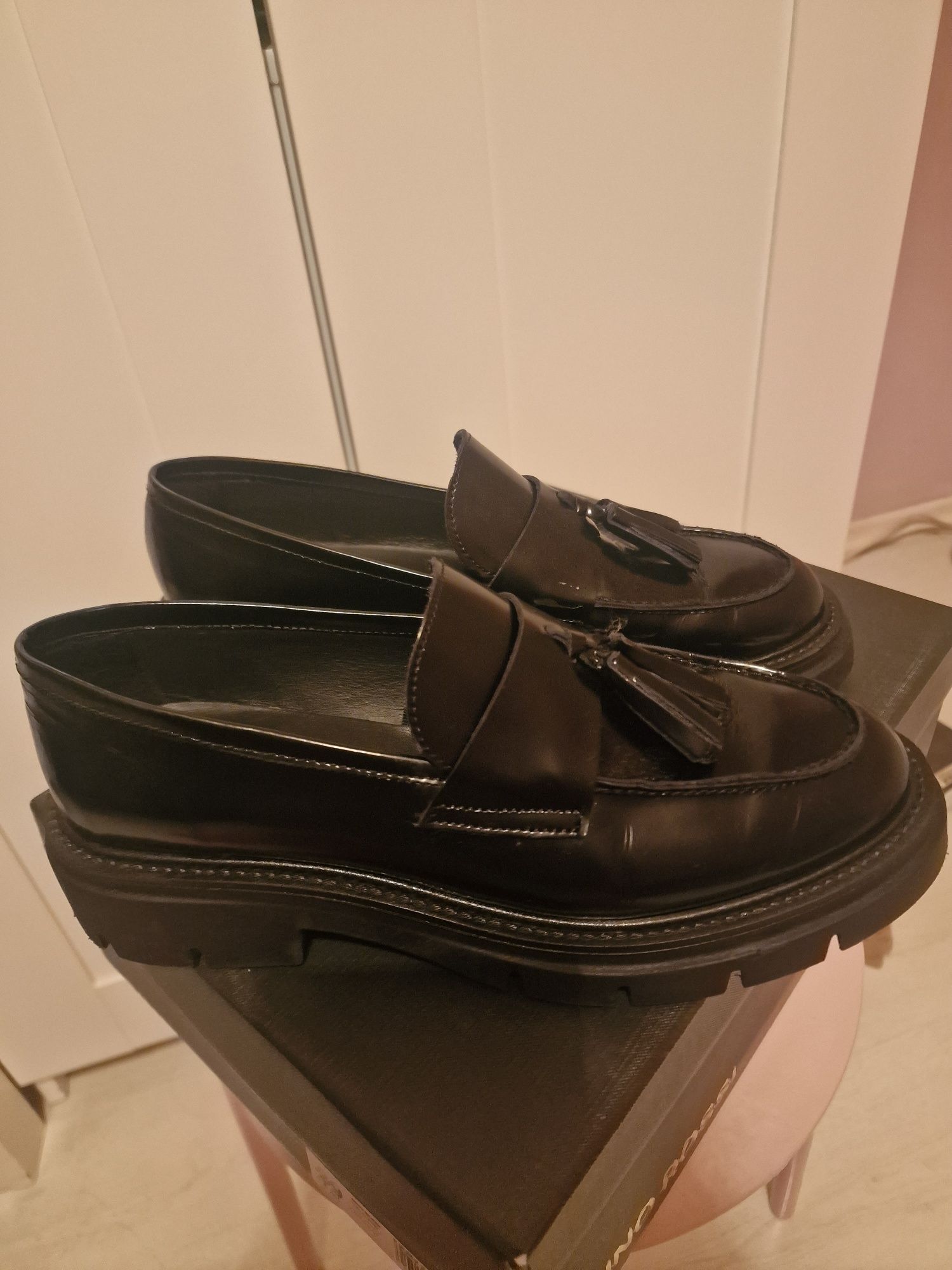 Дамски черни обувки лоуфъри