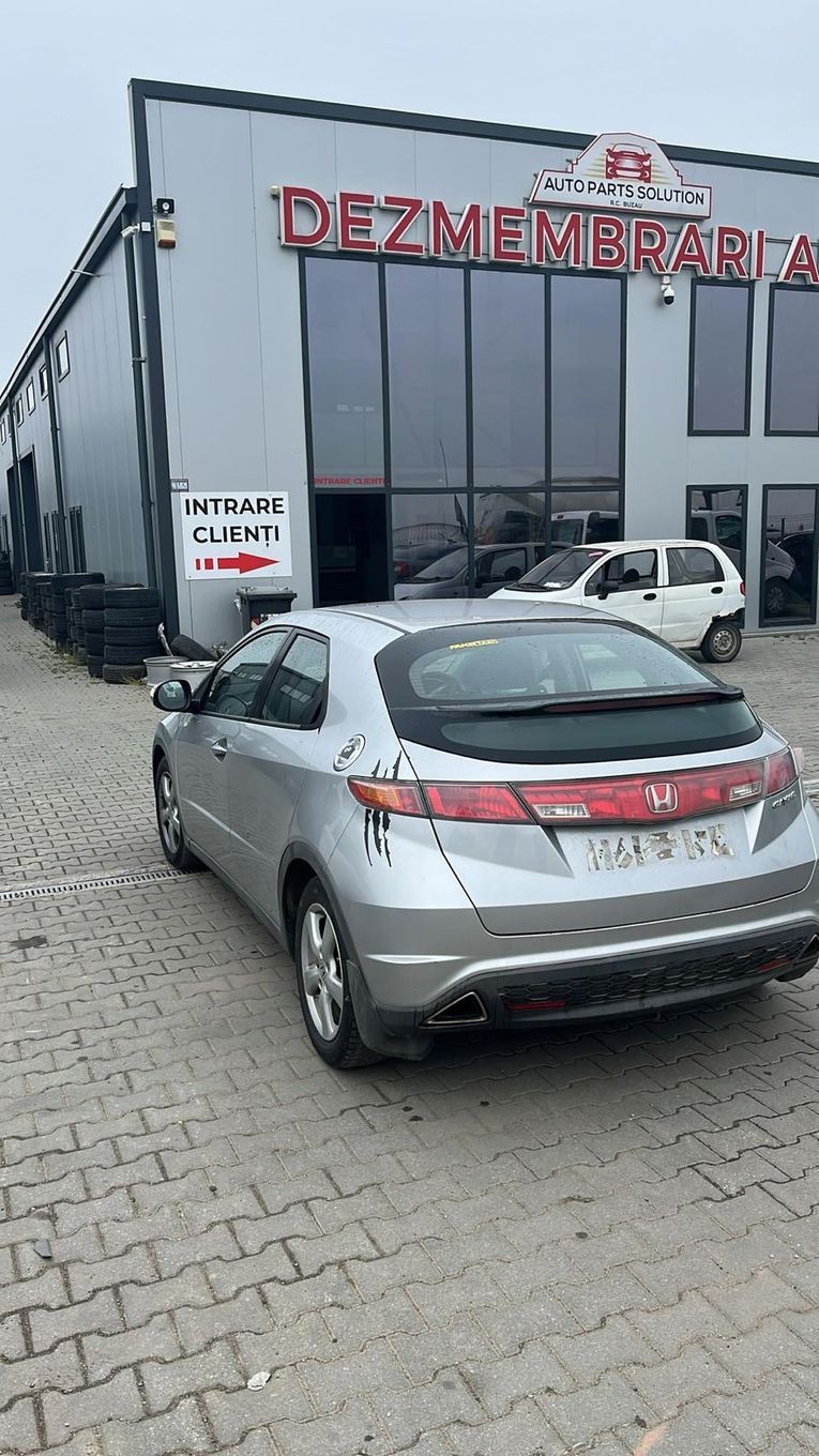 Dezmembram Honda Civic hatchback 2.2 diesel din 2008