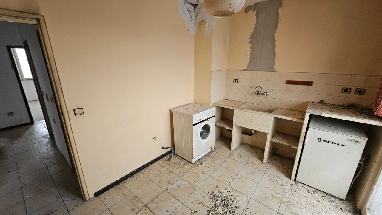 Продава се Тристаен апартамент в Разград, Освобождение - 78 кв.м за 981 €/кв.м - Снимка #8