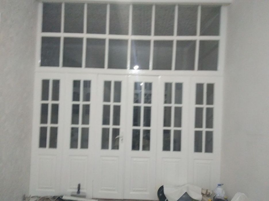 Двери с окнами продаю