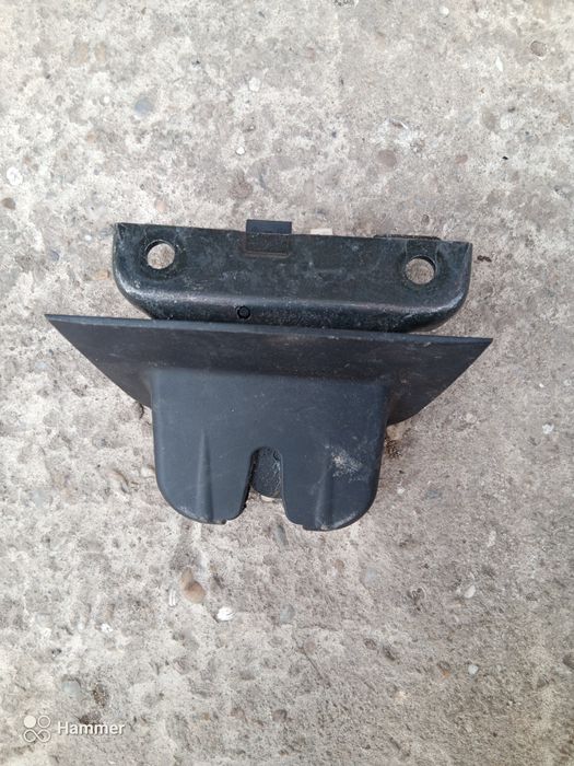 Продавам брава за заден капак на багажника за audi a3 8p