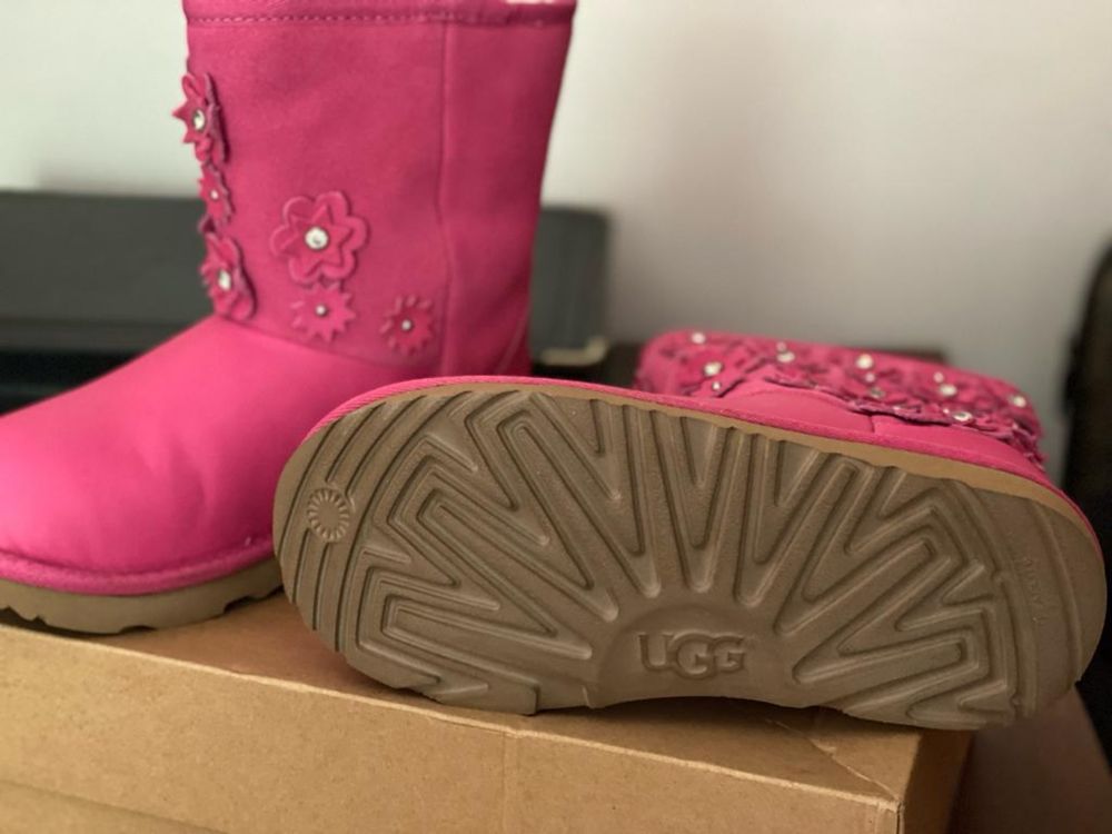 Cizme UGG roz pentru fete