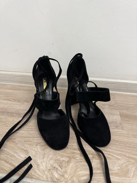 Чёрные замшевые туфли