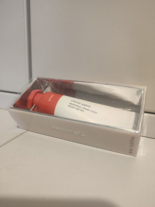 Нов Течен руж Glossier