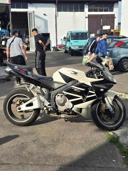 Vând motocicleta honda cbr 600