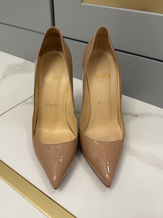 Бежевые лодочки Louboutin