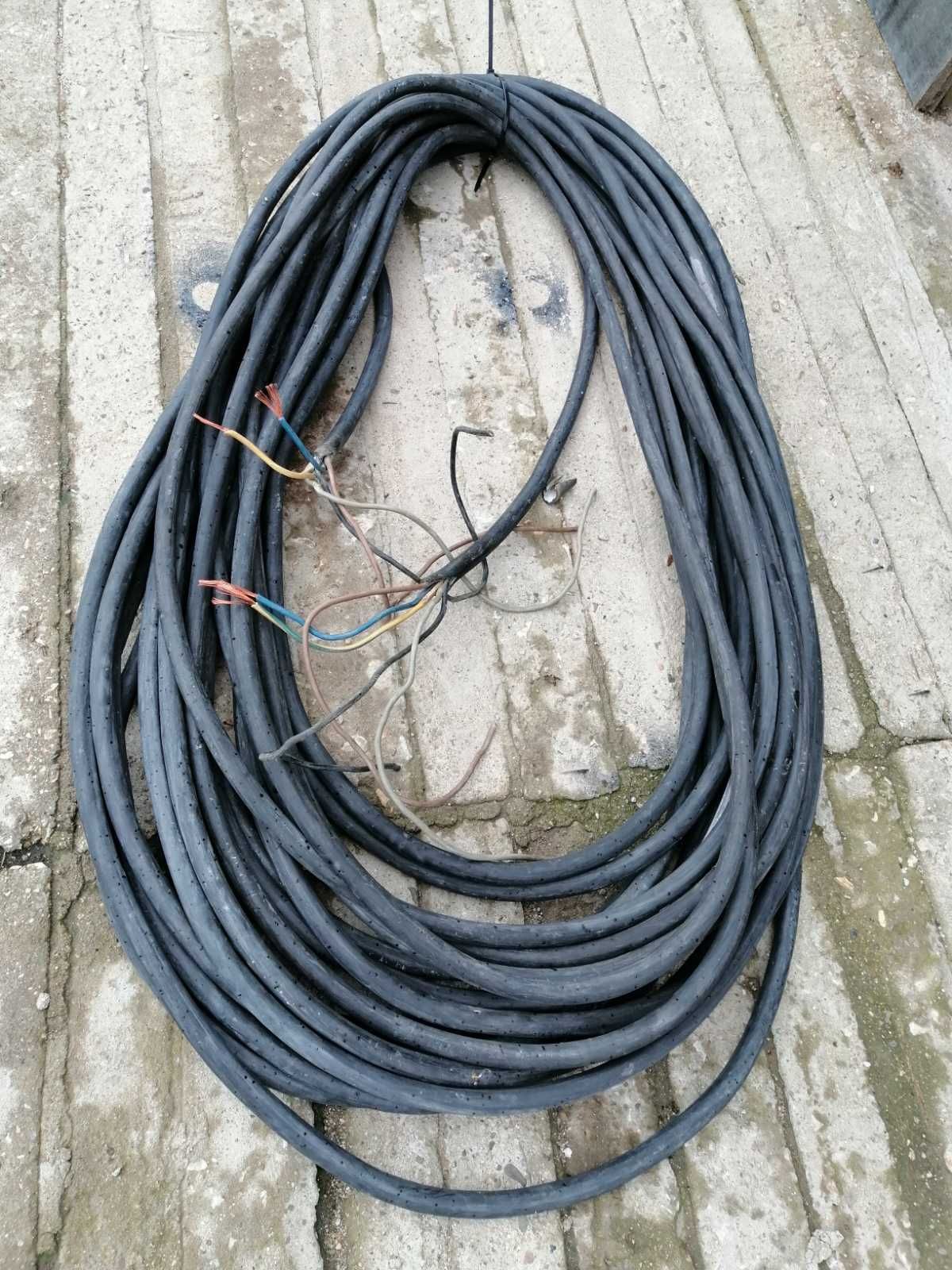 Табло с трифазен кабел