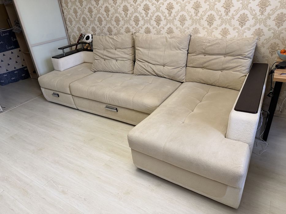 Диван, раскладной.