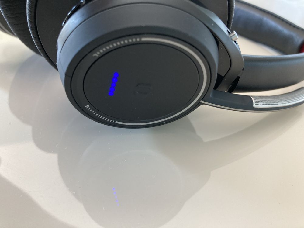 PLANTRONICS Слушалки Poly Voyager