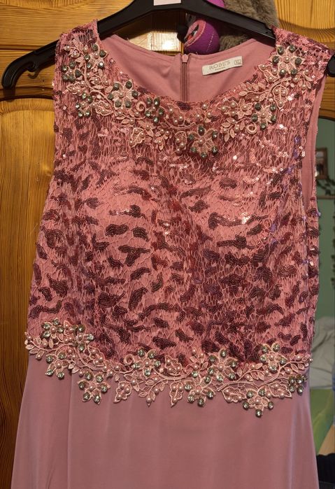 Бална рокля на достъпна цена , в два цвята , и два размера!