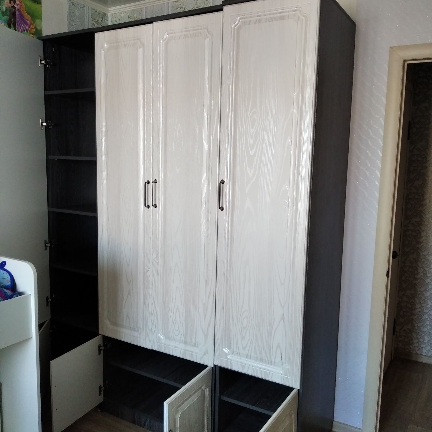 Продам шифонер.В отличном состоянии.