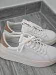 Pantofi sport si tenesi