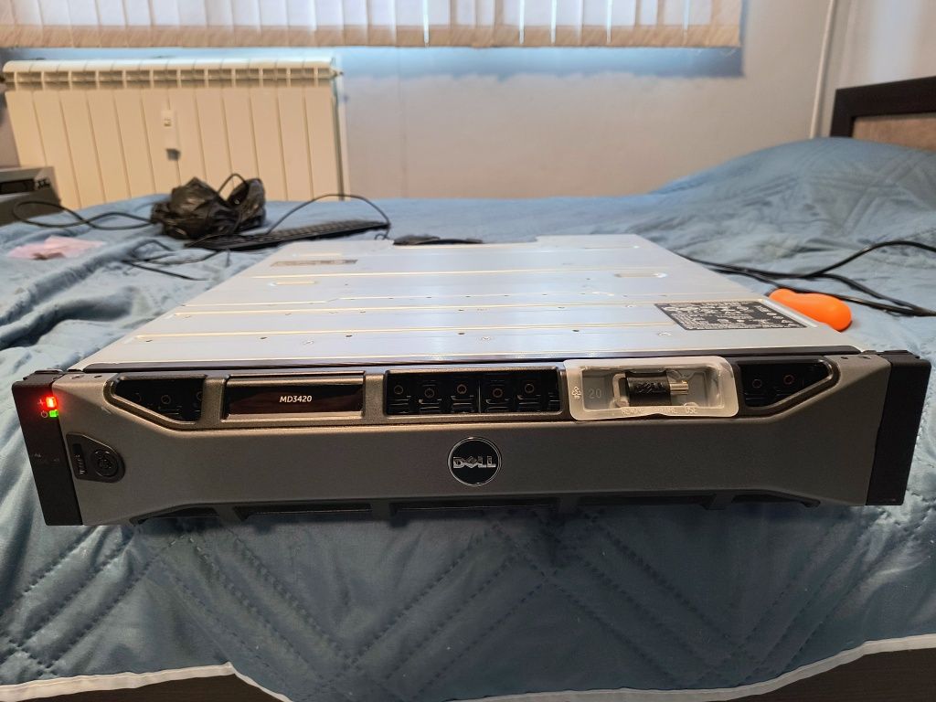 Dell PowerVault MD3420 hard drive array,storage