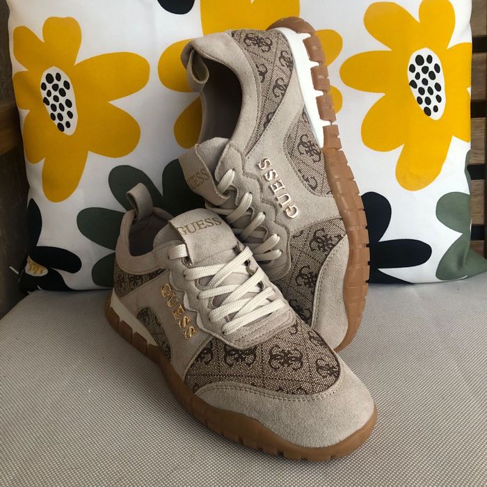 Model nou adidasi model unicat