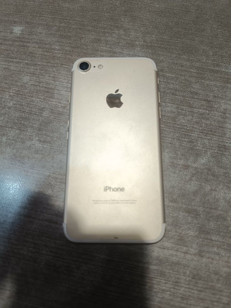 iPhone 7 128 Гб  состояние идеальное