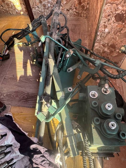 Howo injector va nasosi sotiladi yangi