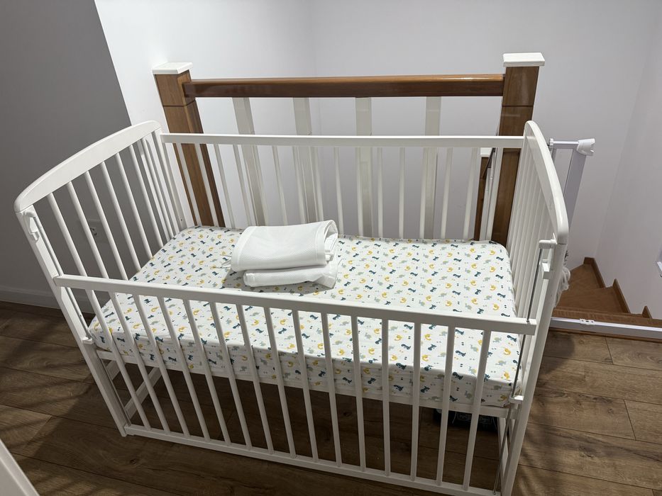 Patut din lemn 120x60 cm cu saltea, lateral culisant