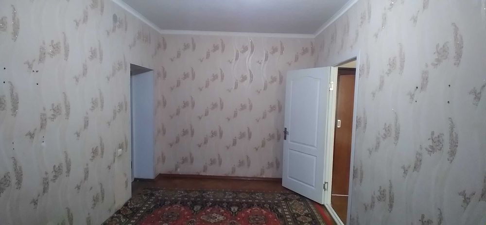 Продам квартиру 3/2/4 Ц-13 улАбая метроА.Навои