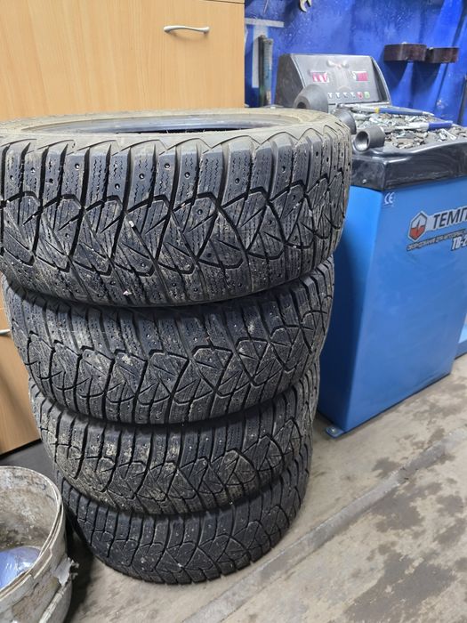 Продам Шины хорошое состояние на переобувку можете сделать у нас скидк