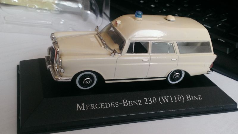 Macheta Mercedes Benz 230 W110 Binz Ambulanta 1965 - IXO/Atlas 1/43