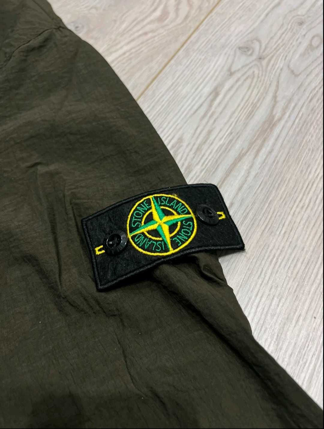 Тъмно зелена ветровка Stone island
