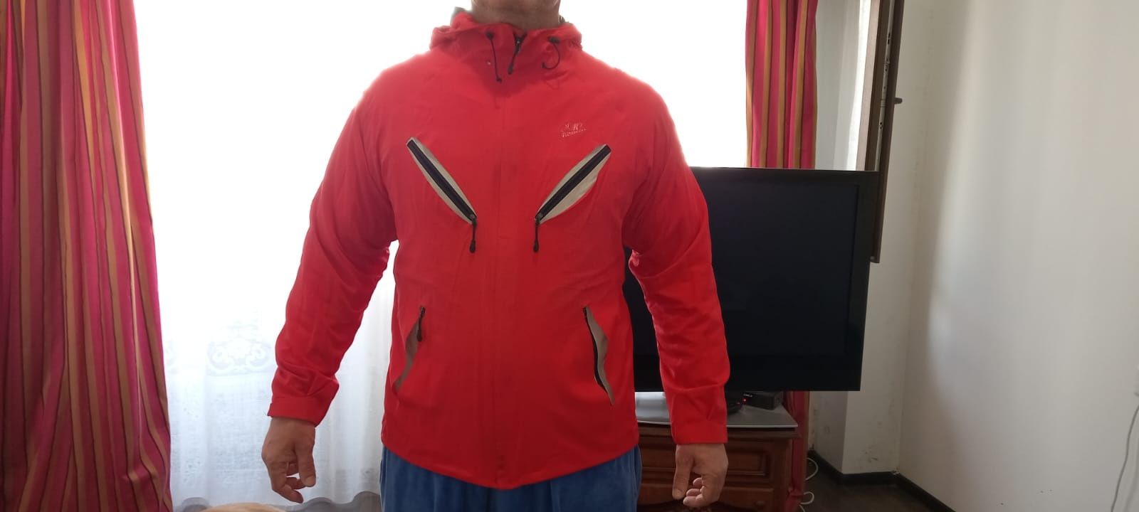 Vând bluza/geaca Nike aproape noua