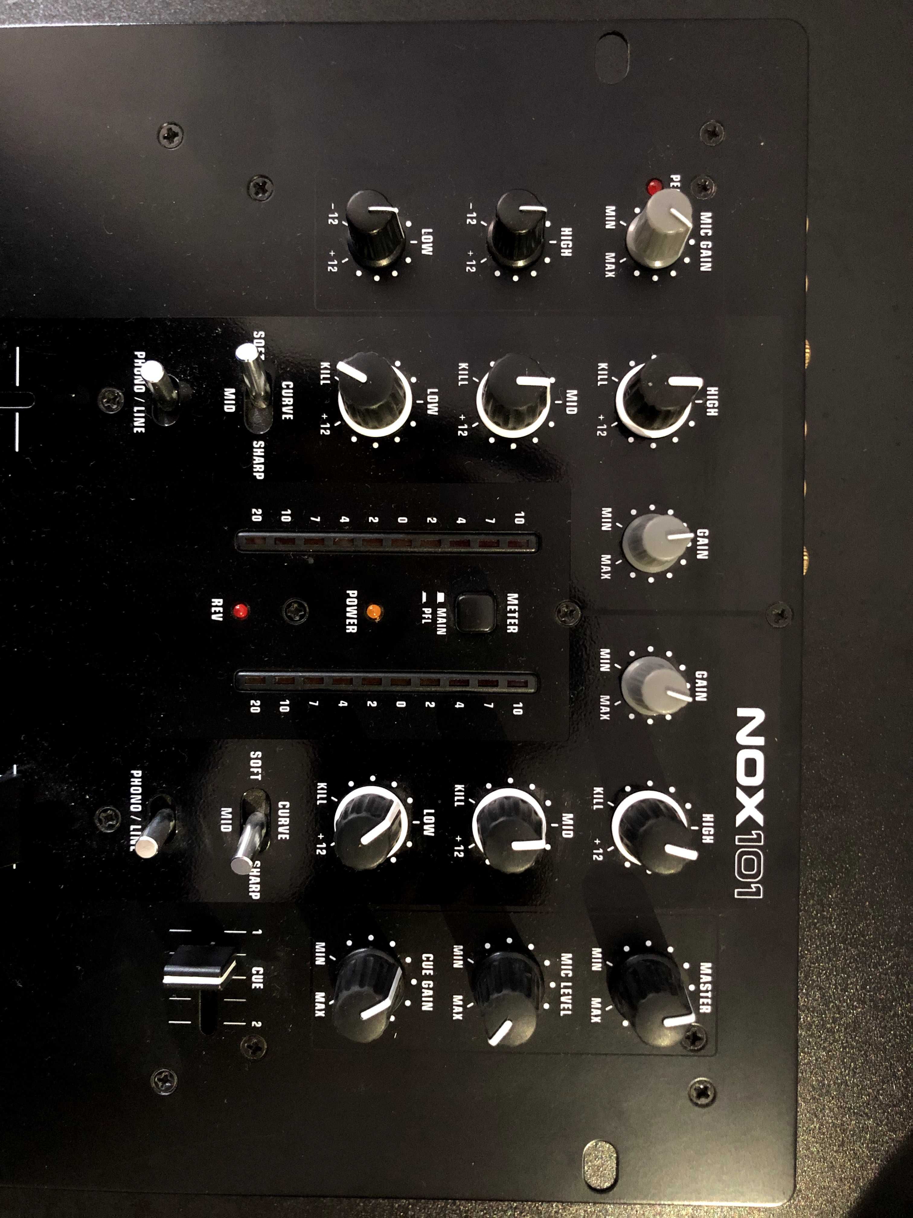 Mixer DJ Behringer NOX 101 - Stare foarte bună