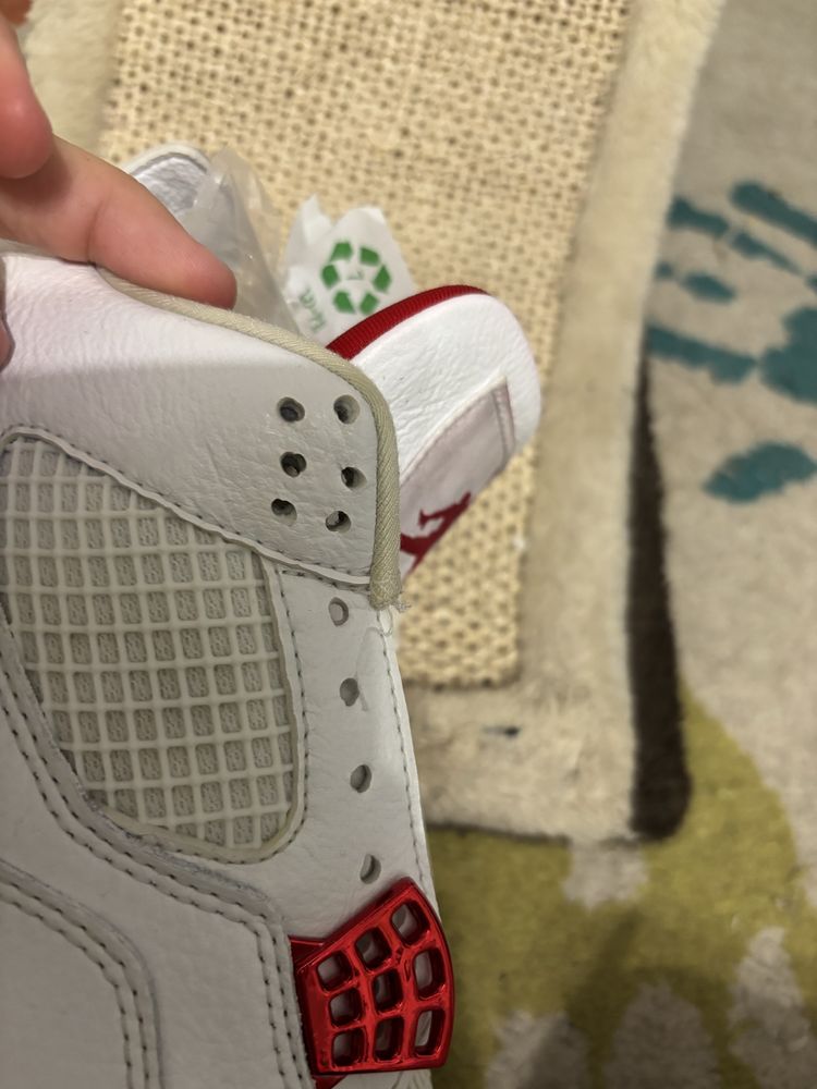 Jordan 4 metallic red