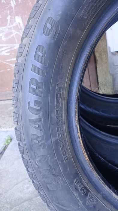 4 бр. Зимни гуми 205/60/16 Goodyear UltraGroup 9 - 6 мм грайфер