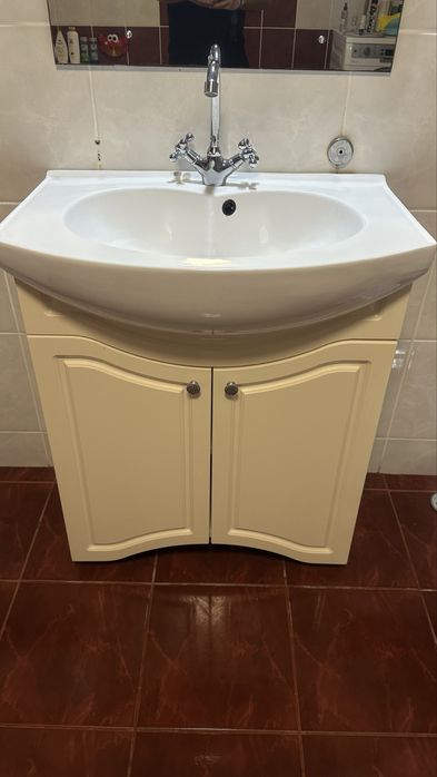 Chiuveta, dulap oglinda plus baterie