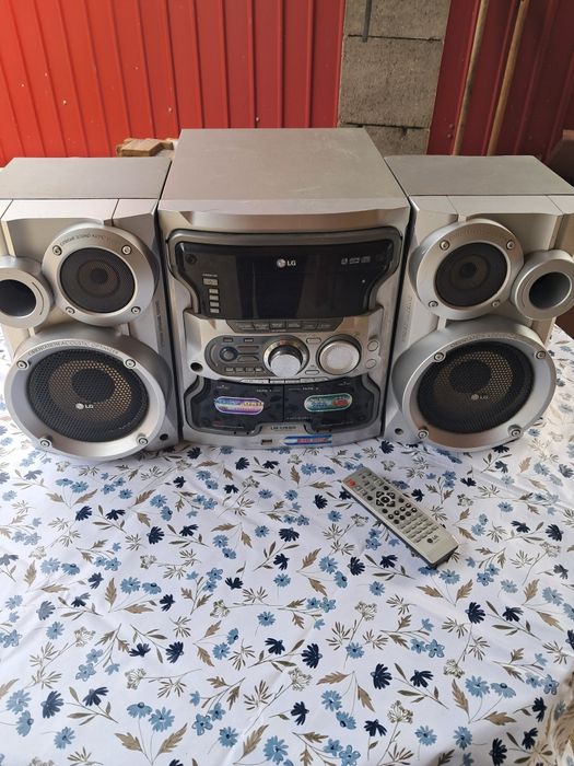 Vând combina LG mp3