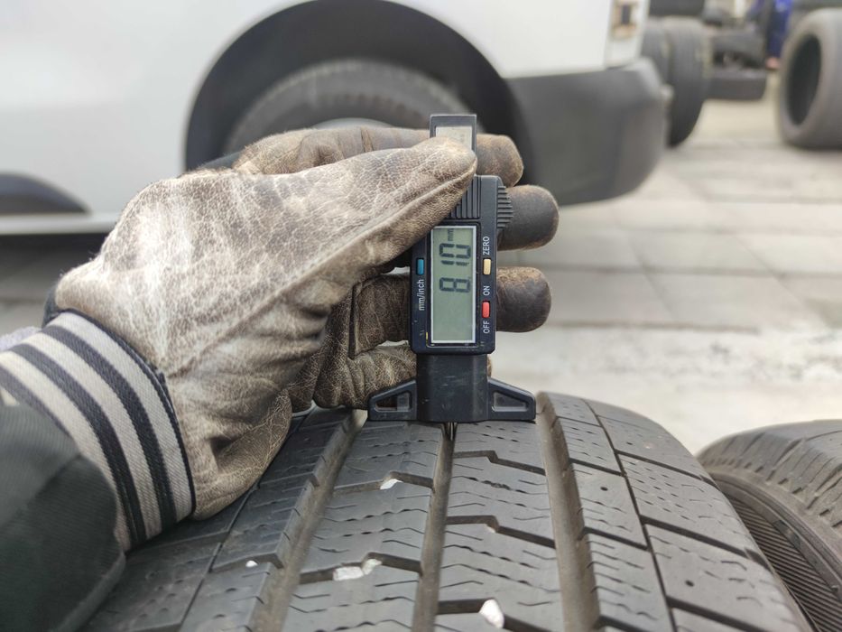 2бр Зимни Гуми за БУС 215 65 15 С - Goodyear - DOT 2022
