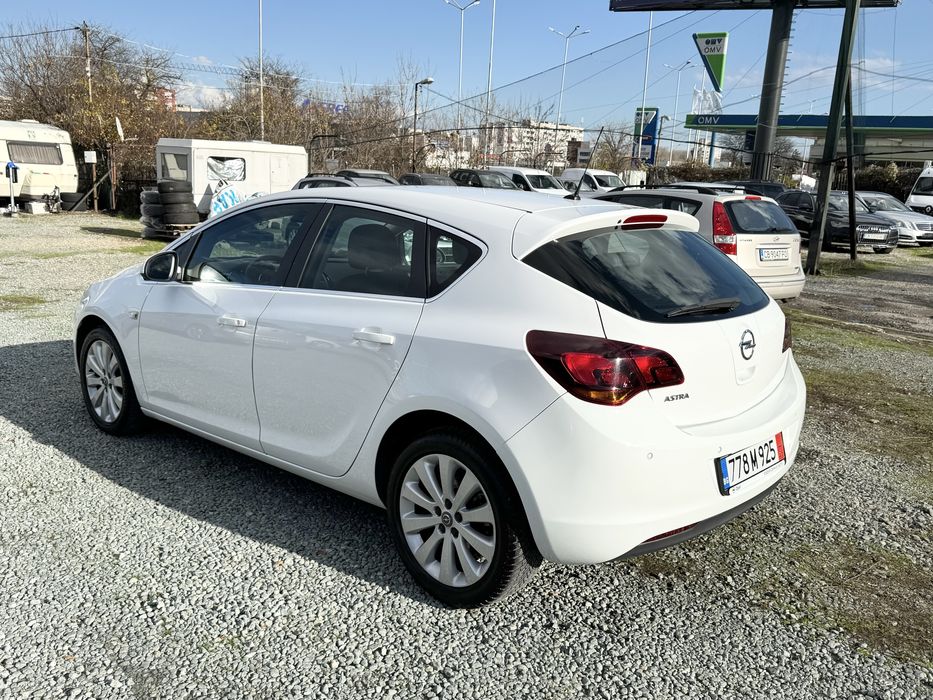 Opel astra j * 1.6i 115hp * 47 000km * AUTOMATIC * COSMO *