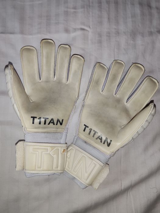 Вратарски ръкавици TITAN