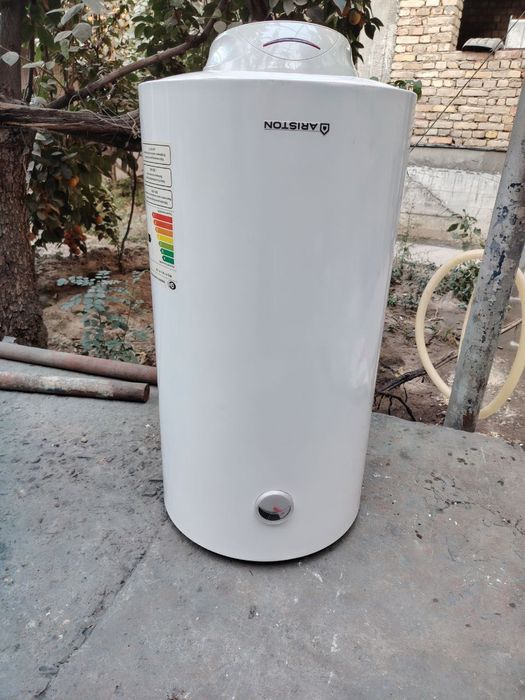 Продается водонагреватель Аристон