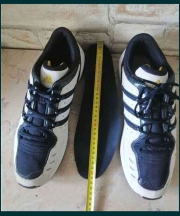 Adidas numarul 47-48